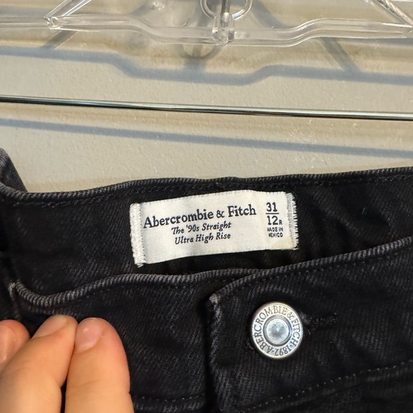 Abercrombie & Fitch Women’s 90s Straight Ultra High Rise Black Jeans - Picture 2 of 6